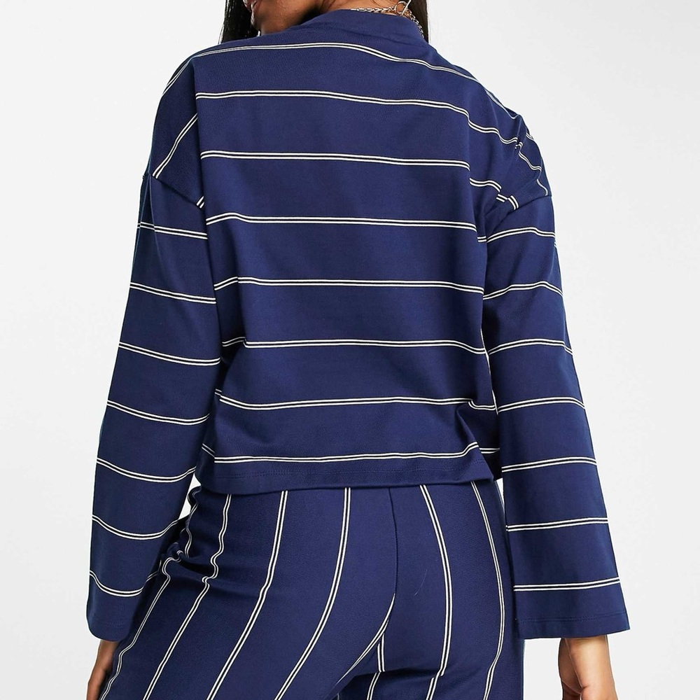 Nike Women’s Long Sleeve Loose Fit Top Navy White Stripes Size Small - Picture 3 of 6